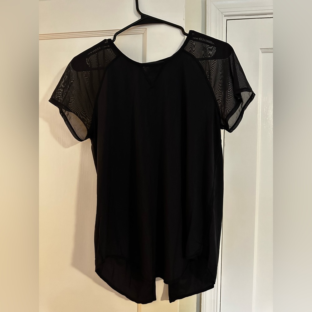 Lululemon workout top - mesh with option to tie up the back
